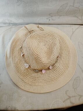 Island Beach Women’s Tan Straw Wide Brim Beach Hat with Shell Trim